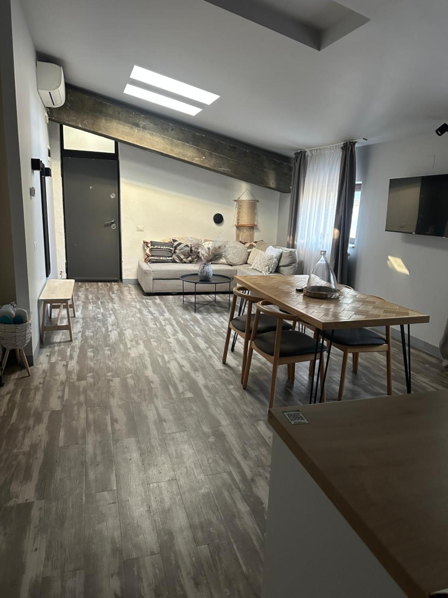 Appartamento Marvellous 2 Bedrooms Attic In The Old Town